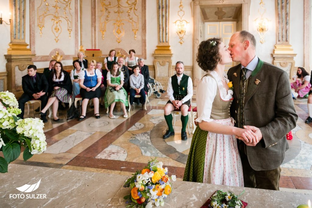 Hochzeit Mirabell Salzburg Kuss