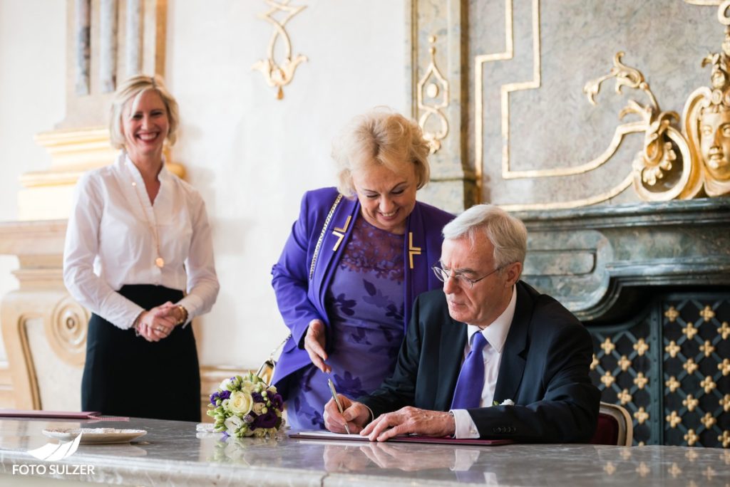 Freude bei Hochzeit in Mirabell, Salzburg