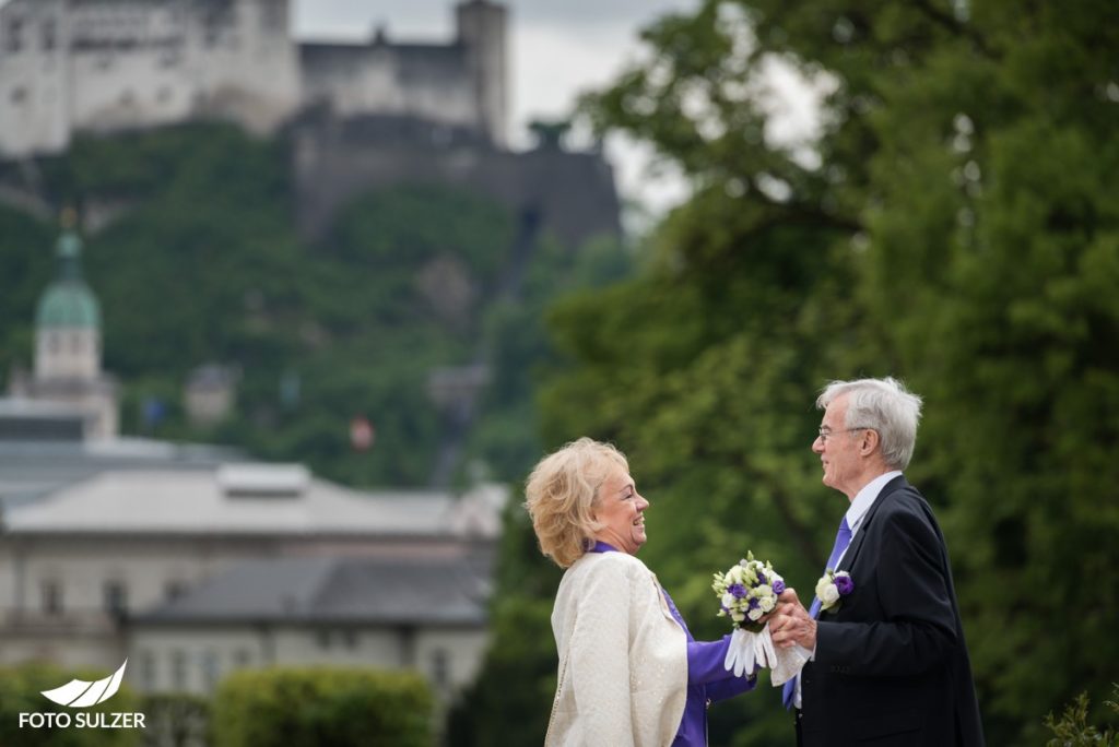 Paarfoto bei Hochzeit in Mirabell, Salzburg