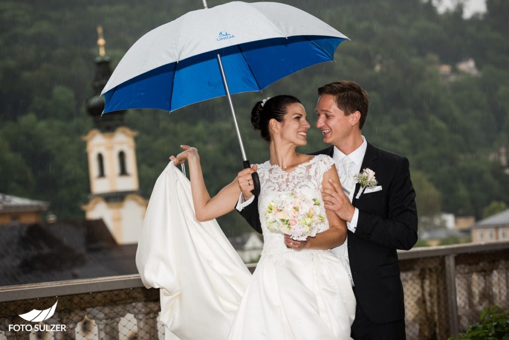 Hochzeit Salzburg Alte Residenz bei Regen