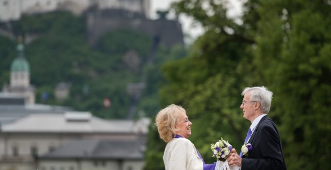 Paarfoto bei Hochzeit in Mirabell, Salzburg